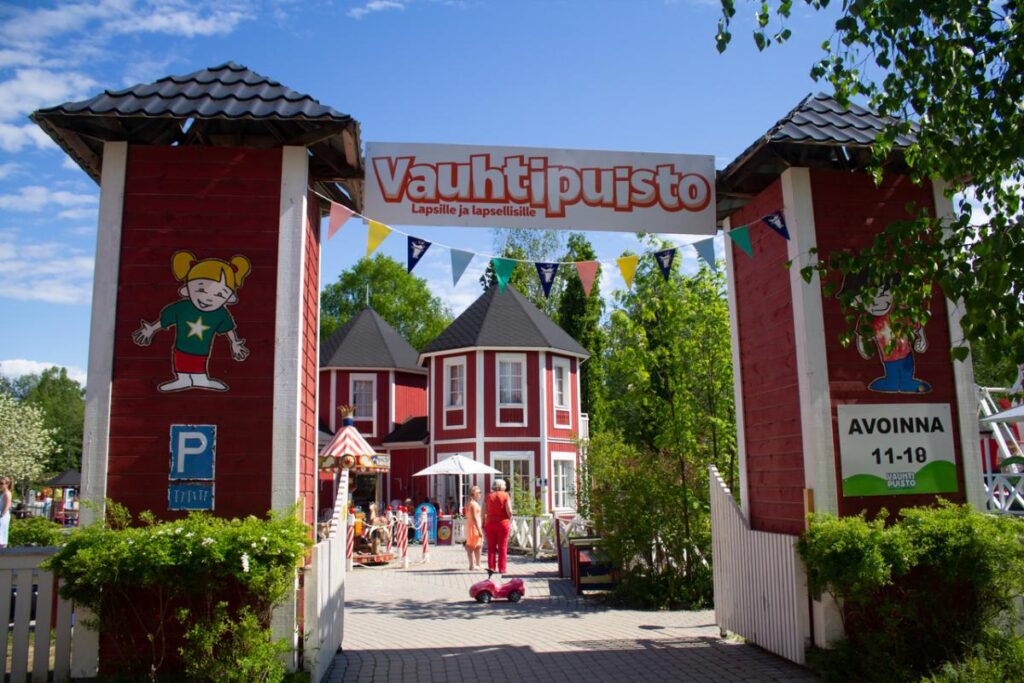 Lasten huvipuisto / Vauhtipuisto